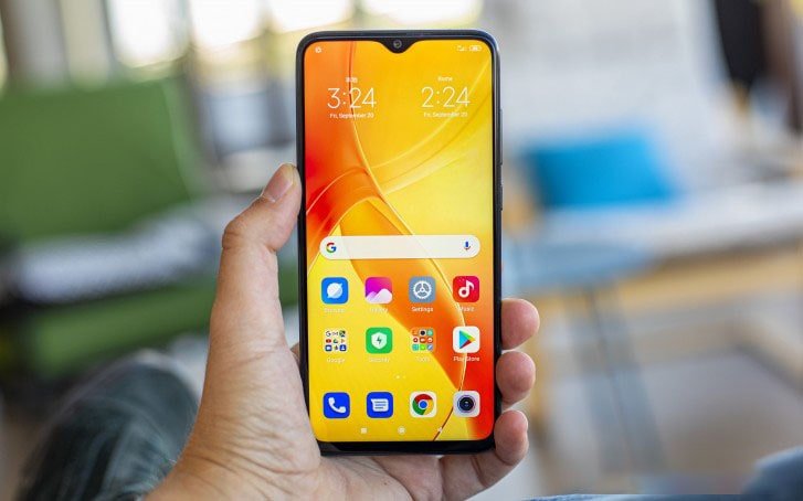 Xiaomi Note8 pro در دست گرفته شده